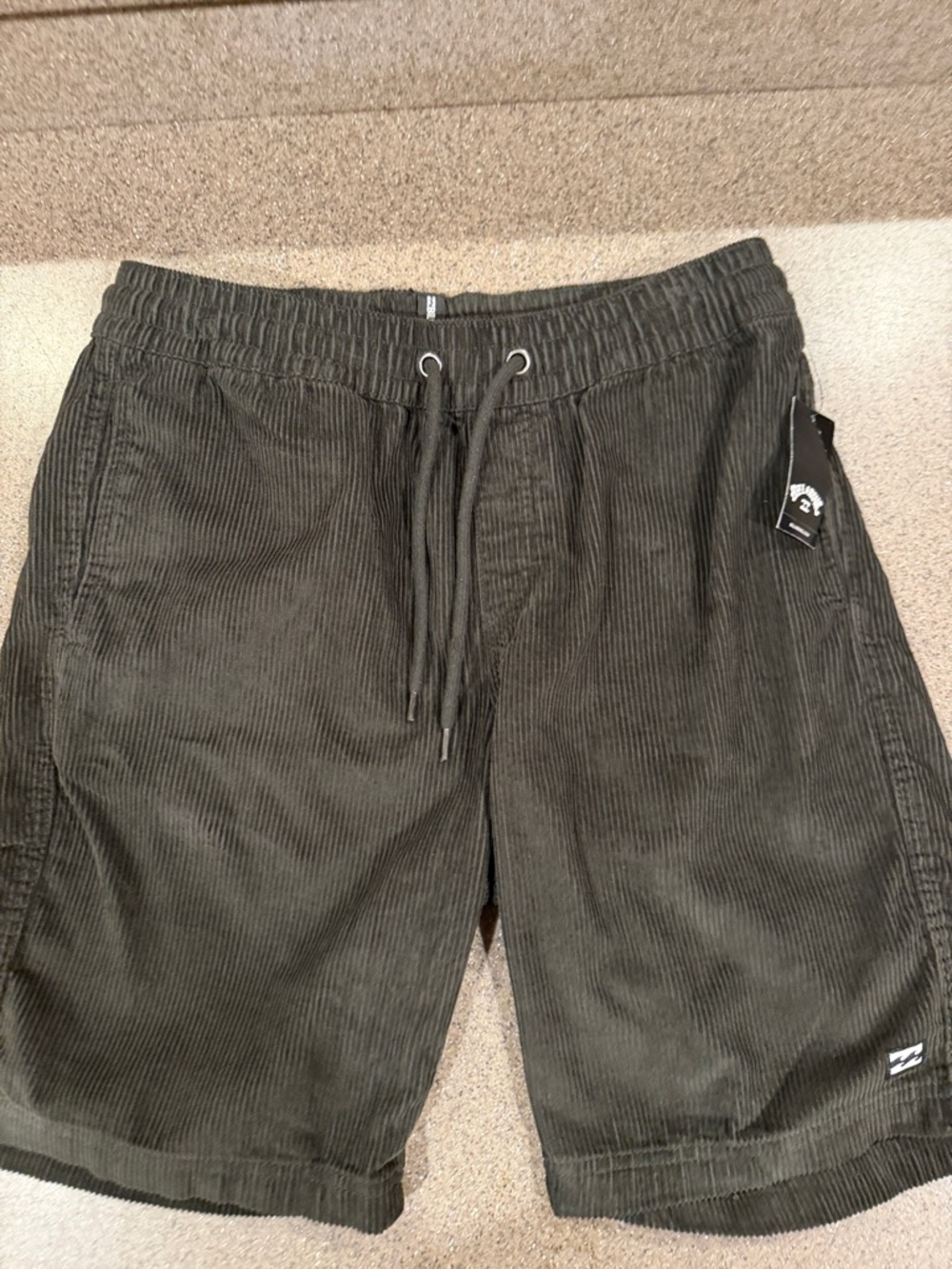 New NWT Billabong men’s Corduroy Drawstring Shorts in dark Olive Green Small
